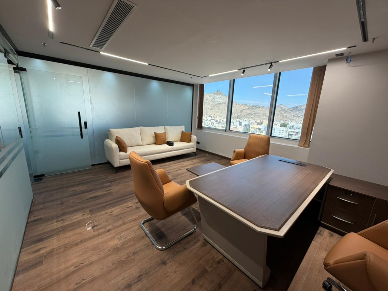 مكتب متوسط - نخبة تسكين